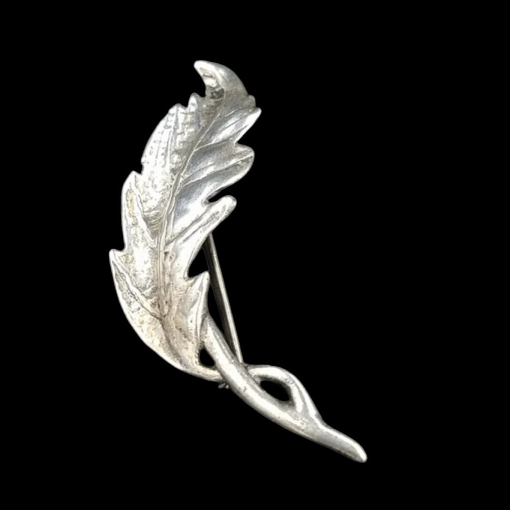 Elegant Vintage Sterling Silver Leaf Brooch